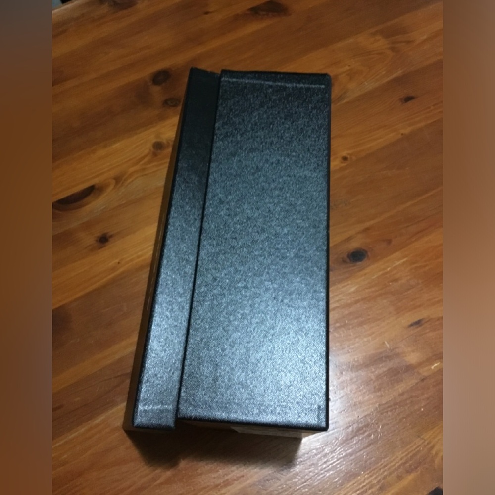 CHANEL EMPTY BOX W/2 NEW DUST BAGS SOME TISSUE BOOK-FINAL PRICE - Picture 5 of 16